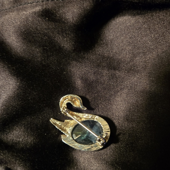 Swarovski Swan Brooch - Picture 3 of 3